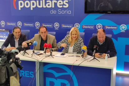 Lozano, Serrano, De Gregorio y Heras en la sede del PP en Soria. A.C.