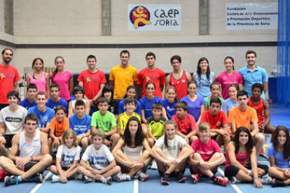 Grupo de jóvenes que participa en el segundo campus de atletismo del Caep Soria. / ÁLVARO MARTÍNEZ-