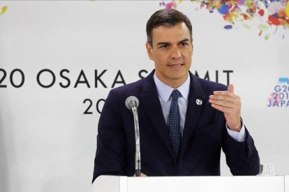 El presidente del Gobierno, Pedro Sánchez, durante la rueda de prensa ofrecida tras la finalización de la cumbre del G-20 en Osaka (Japón).-CHEMA MOYA (EFE)