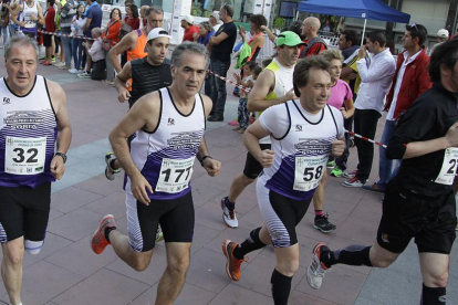 Participantes en la media maratón Abel Antón celebrada el año pasado.-Valentín Guisande