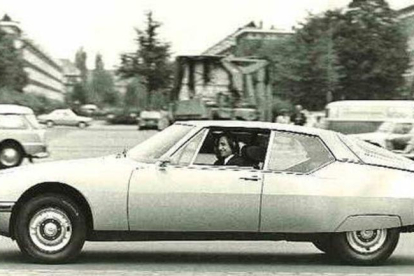 Johan Cruyff con su Citröen, el coche que Catawiki sortea.-