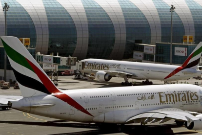 Aviones de la compañía Emirates en el aeropuerto de Dubái, en los Emiratos Árabes Unidos, el 8 de mayo del 2014.-KAMRAN JEBREILI