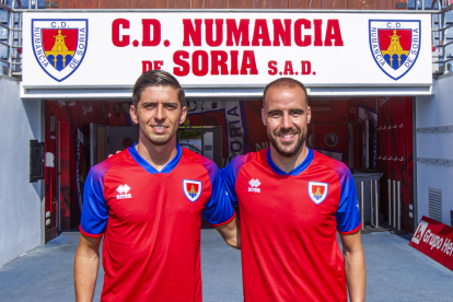 Jaume Pol y Borja Vicent, nuevos jugadores del Numancia. MARIO TEJEDOR