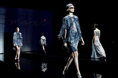 Diseños de la colección de Giorgio Armani en la Semana de la Moda de Milán.-REUTERS / ALESSANDRO GAROFALO