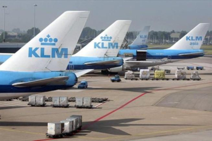 Aviones de KLM estacionados en el aeropuerto de Amsterdam.-EFE / TOUSSAINT KLUITERS