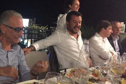 Salvini, en la fiesta-TWITTER