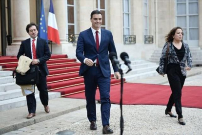 Pedro Sánchez, ayer en el Palacio del Elíseo de París, tras reunirse con el presidente francés, François Hollande.-AFP