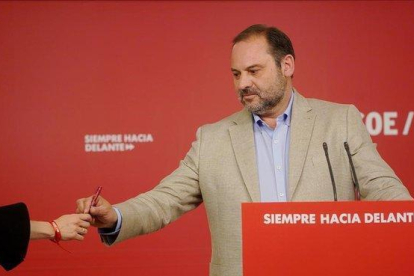 José Luis Ábalos, el pasado 17 de mayo en la sede del PSOE.-JOSÉ LUIS ROCA
