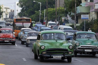 El carburante escasea en Cuba lo que ha provocado la disminución del tráfico en las calles y carreteras de la isla.-DANNY CAMINAL