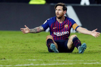 Leo Messi en el partido frente al Valencia en Mestalla.-KAI FORSTERLING