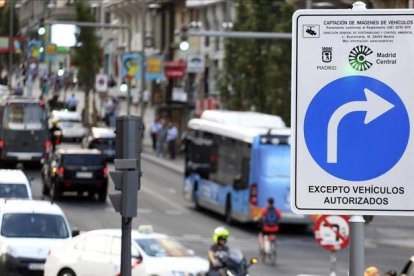 Madrid Central vuelve a multar a los vehículos no autorizados a circular por la zona de bajas emisiones.-DAVID CASTRO