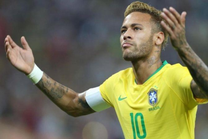 Neymar se queja durante el amistoso disputado ante Argentina en Arabia Saudí.-EL PERIÓDICO