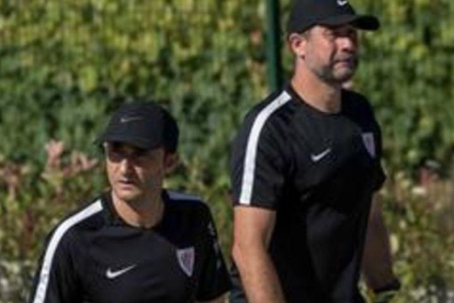Ernesto Valverde, en un entrenamiento del Athletic en Lezama.-EFE / MIGUEL TOÑA