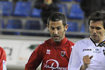 El numantino Txomin Nagore durante un encuentro esta temporada. / VALENTÍN GUISANDE-
