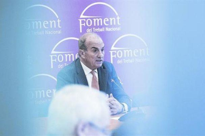 El presidente de Foment, Joaquim Gay de Montellà, durante una rueda de prensa, el pasado diciembre.-FERRAN NADEU