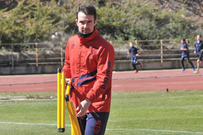 López Garai a la finalización del entreno de ayer en el anexo de Los Pajaritos.-Valentín Guisande
