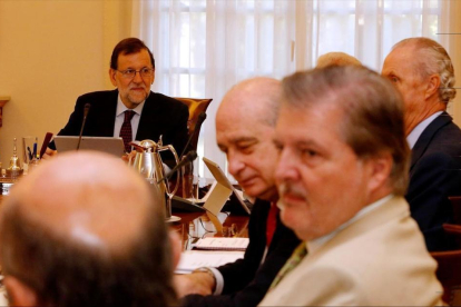El presidente del Gobierno en funciones, Mariano Rajoy, en la última reunión de su consejo de ministros.-JUAN MANUEL PRATS