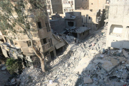 Así ha quedado la casa del pequeño Omrán, el niño cuya imagen herido y con la mirada perdida se ha convertido en símbolo del sufrimiento de la población civil siria.-ABDALRHMAN ISMAIL / REUTERS