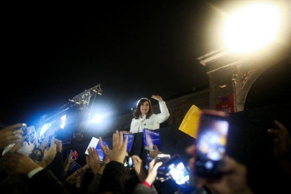 Cristina Fernández presenta su libro Sinceramente entre miles de seguidores.-REUTERS