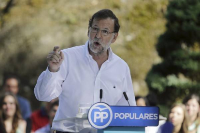 Mariano Rajoy, durante su intervención en el acto del PP celebrado en Soutomior, en Galicia, este domingo.-REUTERS