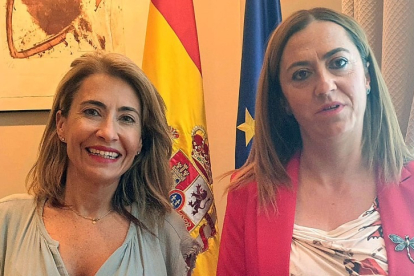 La ministra de Transportes, Raquel Sánchez, junto a la delegada del Gobierno en Castilla y León, Virginia Barcones. ICAL
