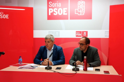 El diputado Javier Antón y el secretario del PSOE Luis Rey. HDS