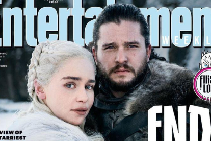 Detalle de la portada de la revista Entertainment Weekly, con Emilia Clarke y Kit Harington, en Juego de tronos.-EL PERIÓDICO