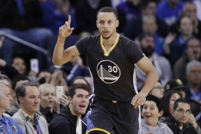 Stephen Curry celebra una canasta en el partido Warriors - Nets-MARCIO JOSE SANCHEZ