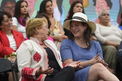 Michelle Bachelet y Daniela Vega, el 8 de marzo.-/ SEBASTIAN RODRIGUEZ