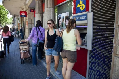 Cajeros automáticos de una entidad bancaria.-
