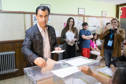 El presidente del PP de Zamora, Fernado Martínez Maillo vota en Zamora-ICAL