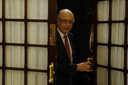 El ministro de Hacienda, Cristóbal Montoro, en el Congreso.-AGUSTÍN CATALÁN