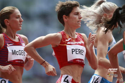 Marta Pérez en la primera de la primera de las series clasificatorias de 1.500 de los Juegos de Tokio. RFEA