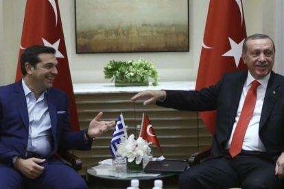 Erdogan junto a Tsipras durante una reunión en la sede de Naciones Unidas.-KAYHAN OZER / AP