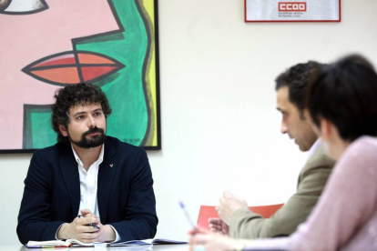 l candidato de IU a la Presidencia de la Junta, José Sarrión se reúne con dirigentes de CCOO-Ical