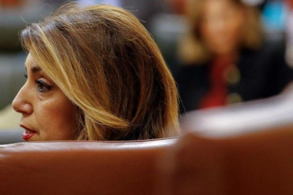 La líder del PSOE andaluz, Susana Díaz, durante una sesión en el Parlamento regional.-JULIO MUÑOZ (EFE)