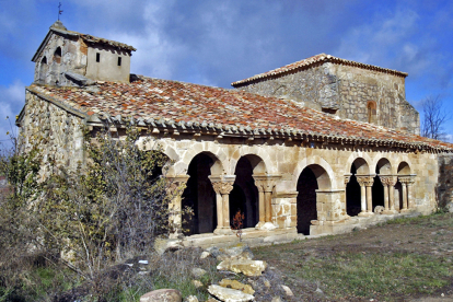 Iglesia románica del siglo XII en La Omeñaca. HDS