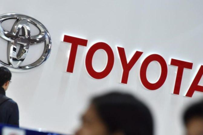 El logo de Toyota en una feria en Tokio.-AFP /KAZUHIRO NOGI