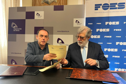 Benito Serrano y Santiago Aparicio ayer en la firma  del convenio de la red SSPA.HDS