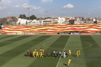 La senyera, en el estadio del Reus.-PERIODICO (TWITTER / CF REUS)