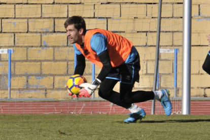 Aitor Fernández es el único jugador de la plantilla del Numancia que ha disputado todos los minutos en las 19 jornadas de Liga celebradas.-Valentín Guisande