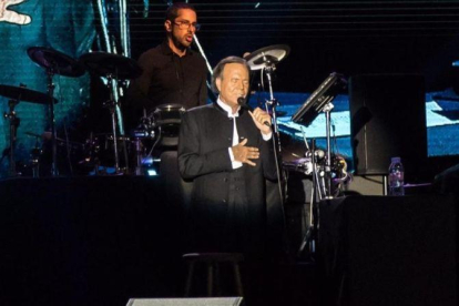 Julio Iglesias, en una actuación en Cambrils en agosto del 2016.-ARCHIVO