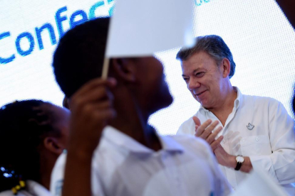 Juan Manuel Santos durante el acto de clausura del 53° Congreso Nacional de Confecámaras.-JUAN PABLO BELLO / EFE