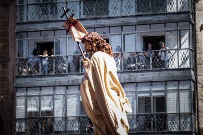 Procesión del Domingo de Pascua en Soria, con el encuentro del Cristo Resucitado y la Virgen de la Alegría. GONZALO MONTESEGURO