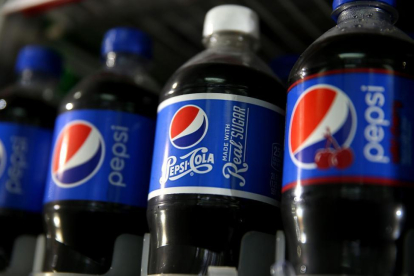 Botellas de Pepsi colocadas en una tienda.-JUSTIN SULLIVAN (AFP)