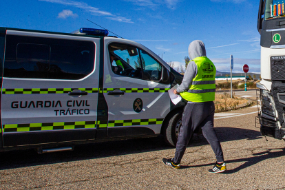 Guardia Civil de Tráfico en Soria en una imagen de archivo. MARIO TEJEDOR
