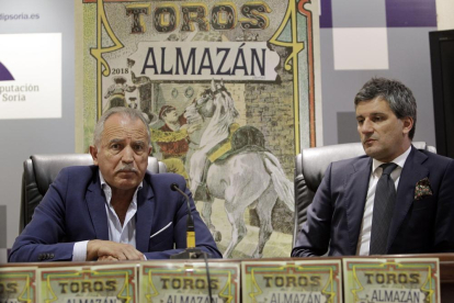 DE Miguel y Buendía durante la presentación de los festejos taurinos de Almazán.-L.A.T.