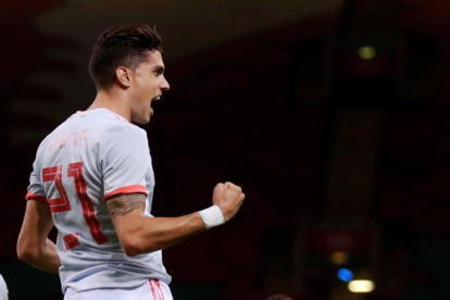 Marc Bartra celebra un gol con la selección española.-EL PERIÓDICO