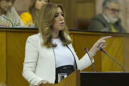 La candidata socialista para presidir la Junta de Andalucía, Susana Díaz, este martes, en el Parlamento autonómico.-Foto: EFE / JULIO MUÑOZ