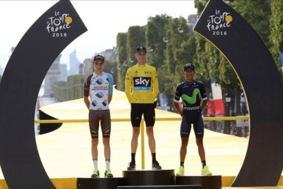 El podio del Tour 2016 con Froome, Bardet y Quintana.-AFP / KENZO TRIBOUILLARD